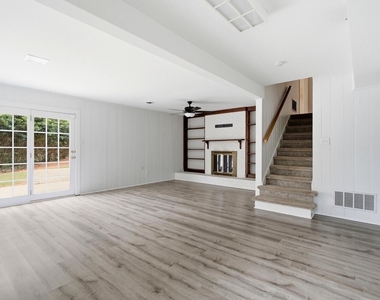 4901 Yadkin Drive - Photo Thumbnail 14