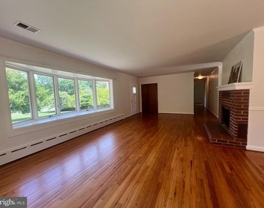 12405 Shafer Lane - Photo Thumbnail 7