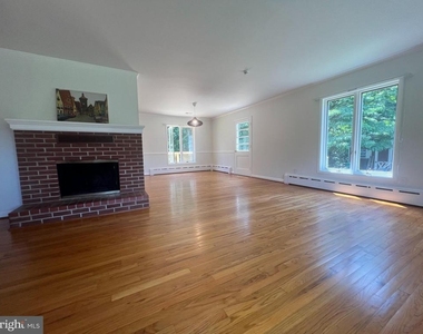 12405 Shafer Lane - Photo Thumbnail 4