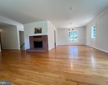 12405 Shafer Lane - Photo Thumbnail 9