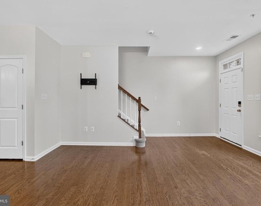 2613 Campus Way N - Photo Thumbnail 4