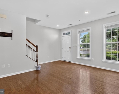 2613 Campus Way N - Photo Thumbnail 3