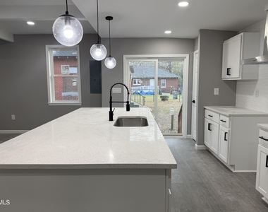 1012 S Franklin Street - Photo Thumbnail 4