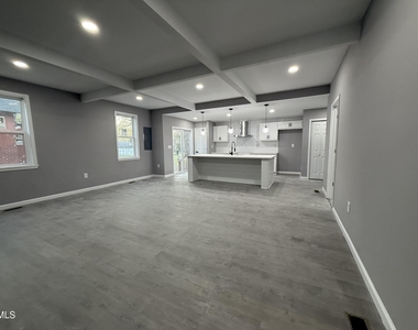 1012 S Franklin Street - Photo Thumbnail 2