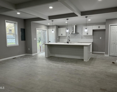 1012 S Franklin Street - Photo Thumbnail 1