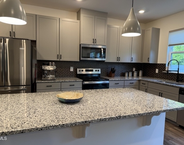111 Golden Gate Lane - Photo Thumbnail 7