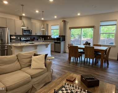111 Golden Gate Lane - Photo Thumbnail 3