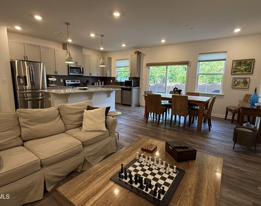 111 Golden Gate Lane - Photo Thumbnail 4