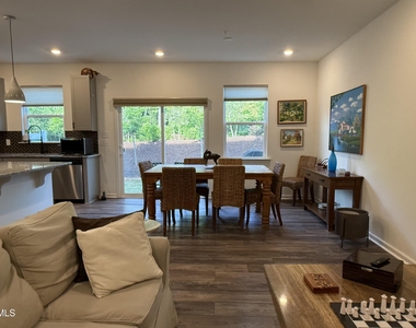 111 Golden Gate Lane - Photo Thumbnail 10