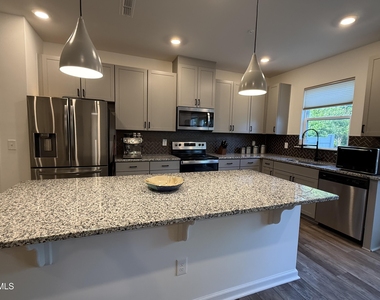 111 Golden Gate Lane - Photo Thumbnail 6