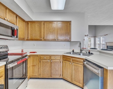 13920 Lord Fairfax Place - Photo Thumbnail 10