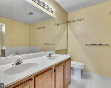 13920 Lord Fairfax Place - Photo Thumbnail 14