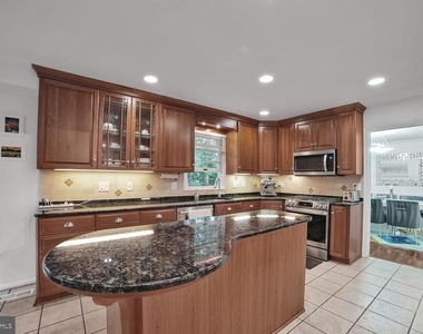 18420 Shady View Lane - Photo Thumbnail 6