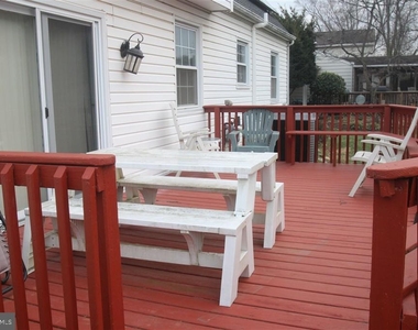 1724 Yale Place - Photo Thumbnail 1