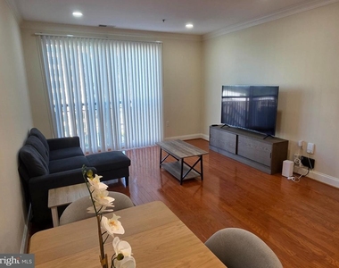 38 Maryland Avenue - Photo Thumbnail 7