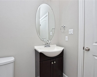 2208 Legend Hill Dr - Photo Thumbnail 24