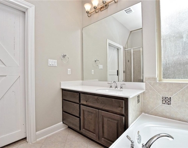 2208 Legend Hill Dr - Photo Thumbnail 13