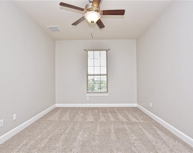 2208 Legend Hill Dr - Photo Thumbnail 19