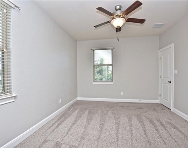 2208 Legend Hill Dr - Photo Thumbnail 18