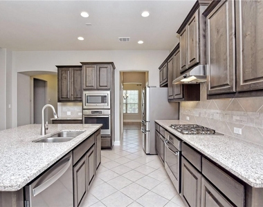2208 Legend Hill Dr - Photo Thumbnail 7