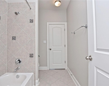 2208 Legend Hill Dr - Photo Thumbnail 23