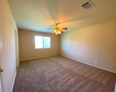 218 Jennifer Ln - Photo Thumbnail 17