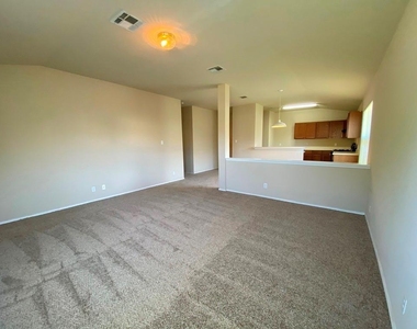 218 Jennifer Ln - Photo Thumbnail 3