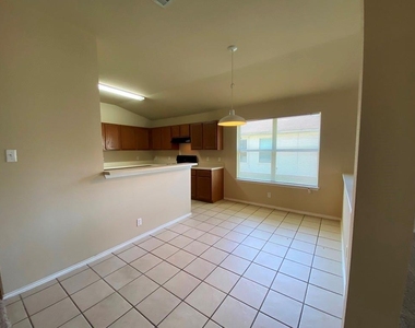 218 Jennifer Ln - Photo Thumbnail 7
