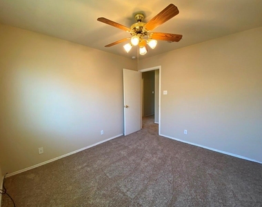 218 Jennifer Ln - Photo Thumbnail 28