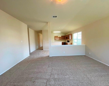 218 Jennifer Ln - Photo Thumbnail 5