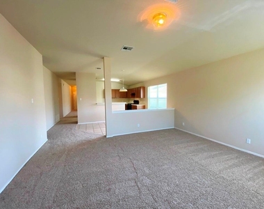 218 Jennifer Ln - Photo Thumbnail 2