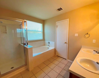 218 Jennifer Ln - Photo Thumbnail 26