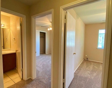 218 Jennifer Ln - Photo Thumbnail 32