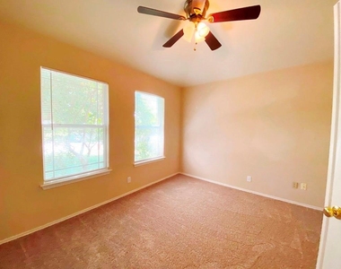 218 Jennifer Ln - Photo Thumbnail 13