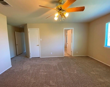 218 Jennifer Ln - Photo Thumbnail 33