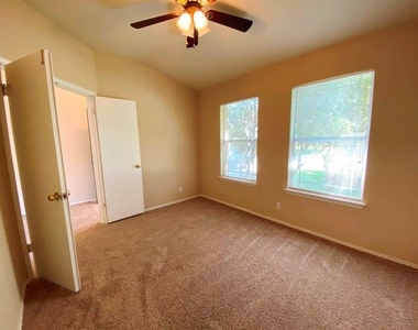 218 Jennifer Ln - Photo Thumbnail 14