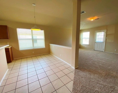 218 Jennifer Ln - Photo Thumbnail 6