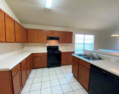 218 Jennifer Ln - Photo Thumbnail 10