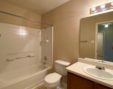 218 Jennifer Ln - Photo Thumbnail 24