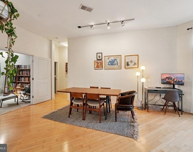 1209 N Charles Street - Photo Thumbnail 4