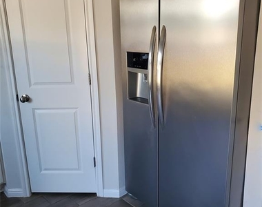 1158 Esplanade Pkwy - Photo Thumbnail 6