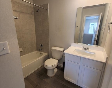 1158 Esplanade Pkwy - Photo Thumbnail 15