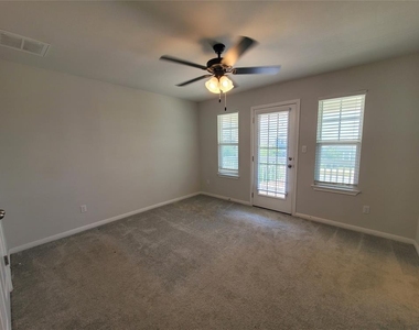 1158 Esplanade Pkwy - Photo Thumbnail 11