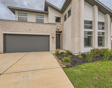 8313 Spire Vw - Photo Thumbnail 3