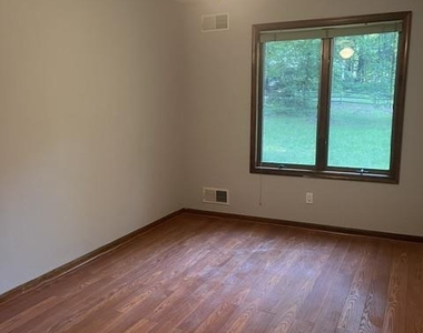 1007 Lee Jackson Drive - Photo Thumbnail 3