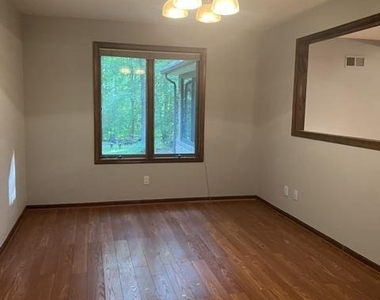 1007 Lee Jackson Drive - Photo Thumbnail 4