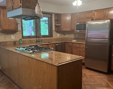 1007 Lee Jackson Drive - Photo Thumbnail 5