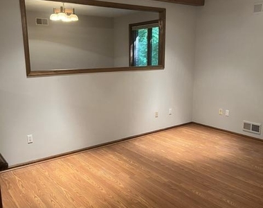 1007 Lee Jackson Drive - Photo Thumbnail 9