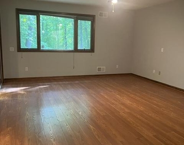 1007 Lee Jackson Drive - Photo Thumbnail 2