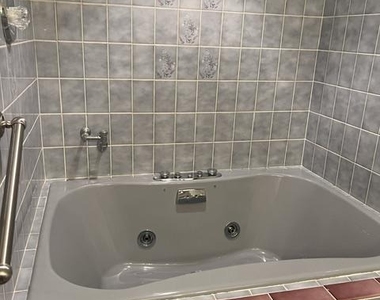 1007 Lee Jackson Drive - Photo Thumbnail 11